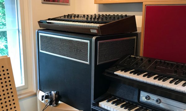 Leslie, Korg Mono/Poly, Wurlitzer, Korg Delta